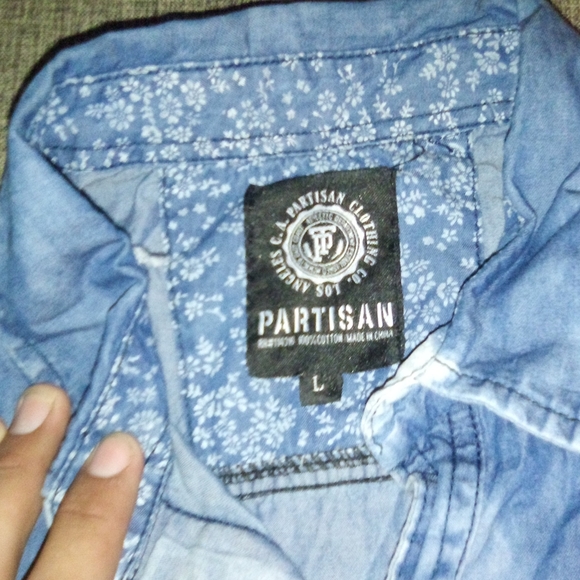 Button up shirts - Picture 11 of 16